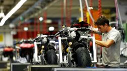 Mahindra buscar comprar el negocio de motos de Peugeot