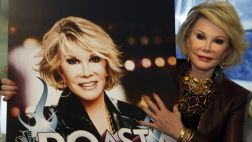 Médico se tomó 'selfie' mientras Joan Rivers estaba anestesiada