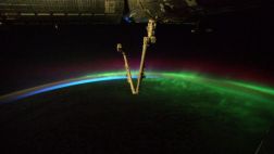 Espectacular foto de una aurora boreal tomada desde el espacio
