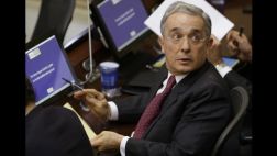 Uribe es acusado de complicidad con el narco Pablo Escobar