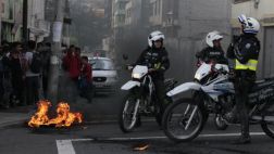 Ecuador: Marcha contra Correa dejó 15 policías heridos