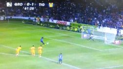 Ronaldinho erró un penal en su debut en Querétaro
