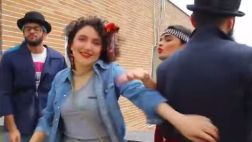 Irán: Condenan a 91 latigazos a jóvenes que bailaron “Happy”