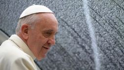 Subasta del solideo del papa Francisco recauda 130 mil dólares