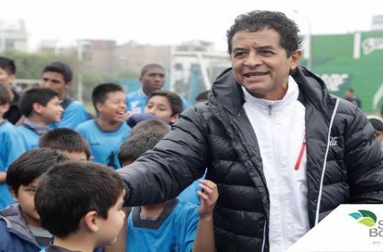 Distinguieron al entrenador Juan José Oré en San Borja