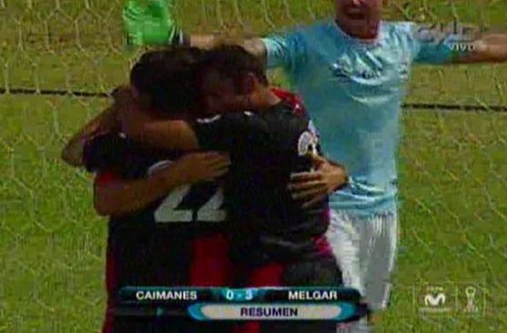 Melgar goleó 3-0 de visita a Caimanes y se adueñó de la punta
