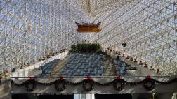 Iglesia transparente: Conoce este monumento hecho de cristal