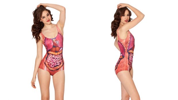 Esta peculiar ropa de baño ilustra la anatomía del torso humano