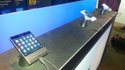 Blackberry presentó Passport, su nuevo smartphone