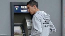 Di María gana 294 mil dólares semanales y retira del cajero