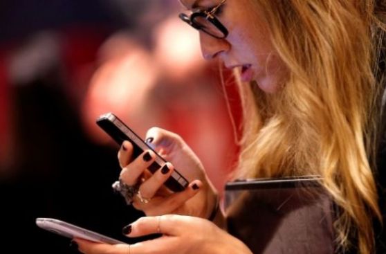 Usar varios dispositivos al mismo tiempo afectaría tu cerebro