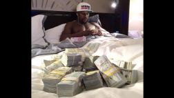 Mayweather vuelve a presumir de su fortuna con esta fotografía