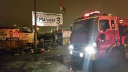 SJL: Casi 80 puestos destruidos dejó incendio en 'La cachina'