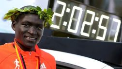 Dennis Kimetto supera récord mundial en Maratón de Berlín