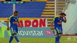 Adan Balbín anotó este autogolazo que dio el empate a Inti Gas