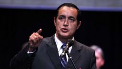 Alex González dice ser el candidato de los microbuseros