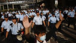 China dice que no tolerará injerencia extranjera en Hong Kong