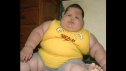 Tiene solo 3 años, pesa 70 kilos y su corta vida corre peligro