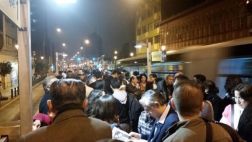 Estaciones del Metropolitano lucieron abarrotadas de pasajeros