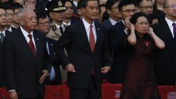 Ultimátum expira en Hong Kong y gobernador se niega a dimitir