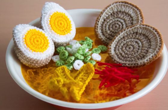 Aprende a crear deliciosos platillos usando lana y un crochet
