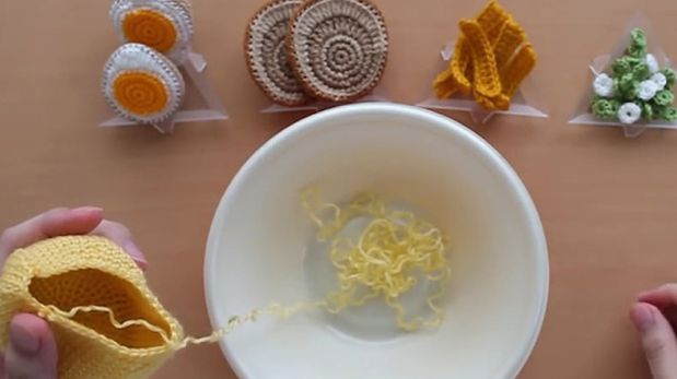 Aprende a crear deliciosos platillos usando lana y un crochet