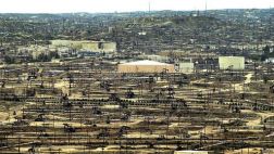 Los pozos petroleros de California de los que sale agua