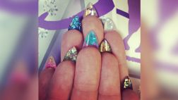 Uñas lindas por fuera y por dentro con la nueva “flip manicure”