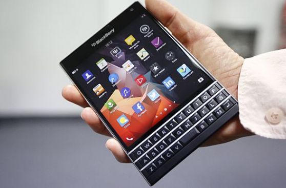 El BlackBerry Passport logra ser productivo antes que bonito