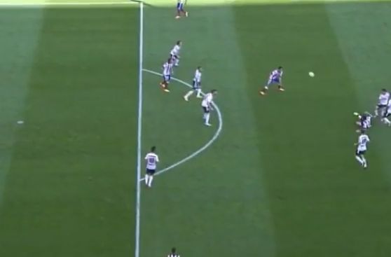No solo le anulan un gol válido, también lo expulsan por error