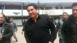 Carlos Burgos fue a votar pero evitó declarar ante la prensa