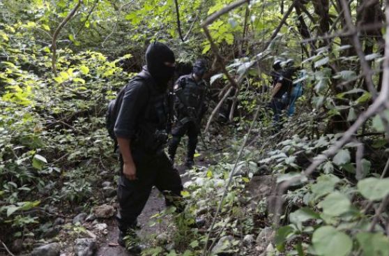 México: Hallan 29 cadáveres quemados en fosas clandestinas