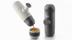 Esta cafetera compacta te permitirá hacer expresos donde desees