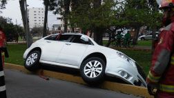 San Borja: mujer en estado de ebriedad chocó y congestionó vía