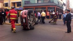 Choferes se estrellan en la avenida Sucre pero salen ilesos
