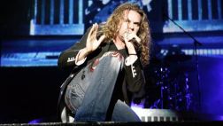 Fher de Maná se cayó del escenario durante show