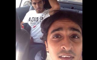 Luis Suárez llegó a Arabia y taxista se tomó selfie con él
