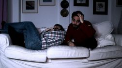 ¿Por qué no es bueno dormir con la TV prendida?