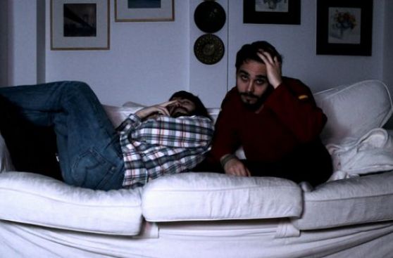 ¿Por qué no es bueno dormir con la TV prendida?