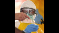 ¿Cómo es el traje especial contra el ébola?