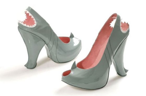 Novedosos zapatos inspirados en un tiburón