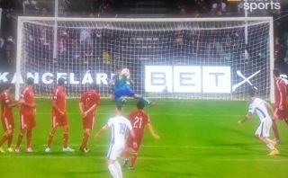'Blooper' de Casillas en gol de Eslovaquia contra España