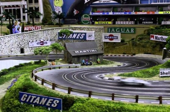 Pista de carreras a radio control de 300 mil dólares