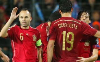 España sentó a Casillas, anotó Costa, y goleó 4-0 a Luxemburgo