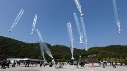 Corea del Norte amenaza con una guerra por estos globos