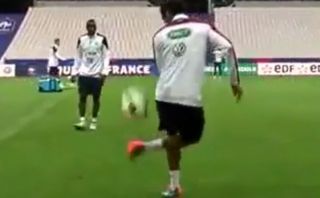 Raphael Varane y su lujo de taco que generó aplausos franceses