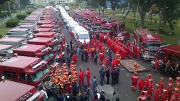 Gobierno entrega más de 50 unidades nuevas a cuerpo de bomberos