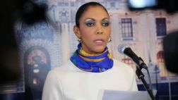 Uribe dijo que solo hizo "favor" para compra de costoso jarrón