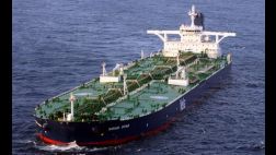 Buque va camino a Venezuela con primera importación de petróleo