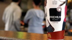 ¿Cómo reaccionarías si encuentras un ratón muerto en tu café?